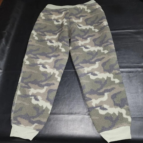 American Eagle Womens Fleece Camouflage Jogger Pants Medium - Picture 2 of 5